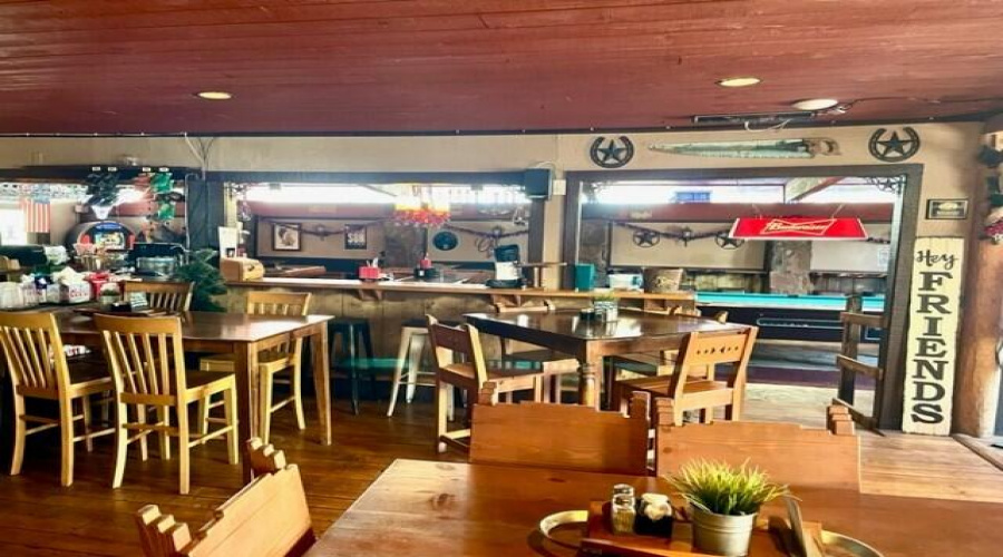 Bandits dining11