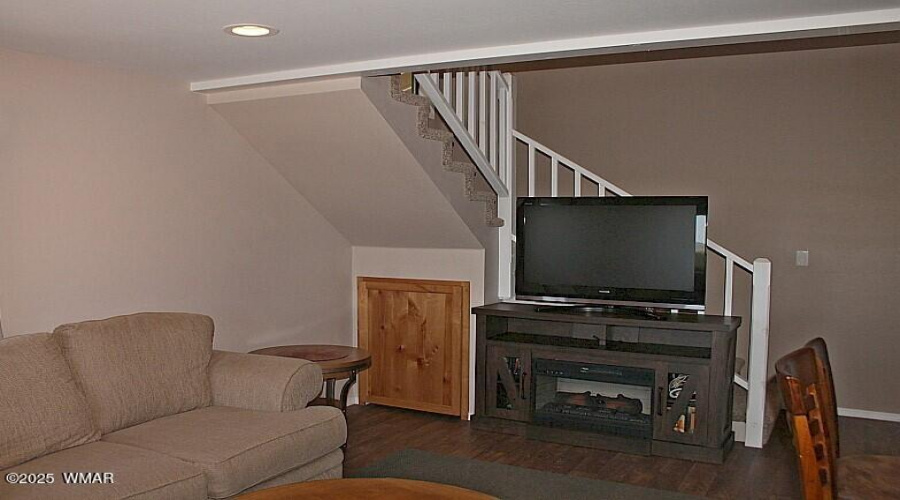 011_Living Room