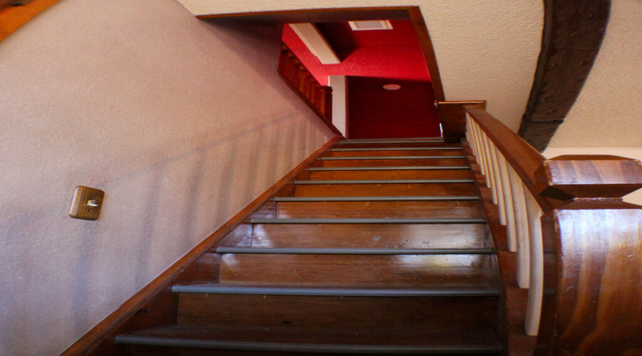 STAIRS TO LOFT