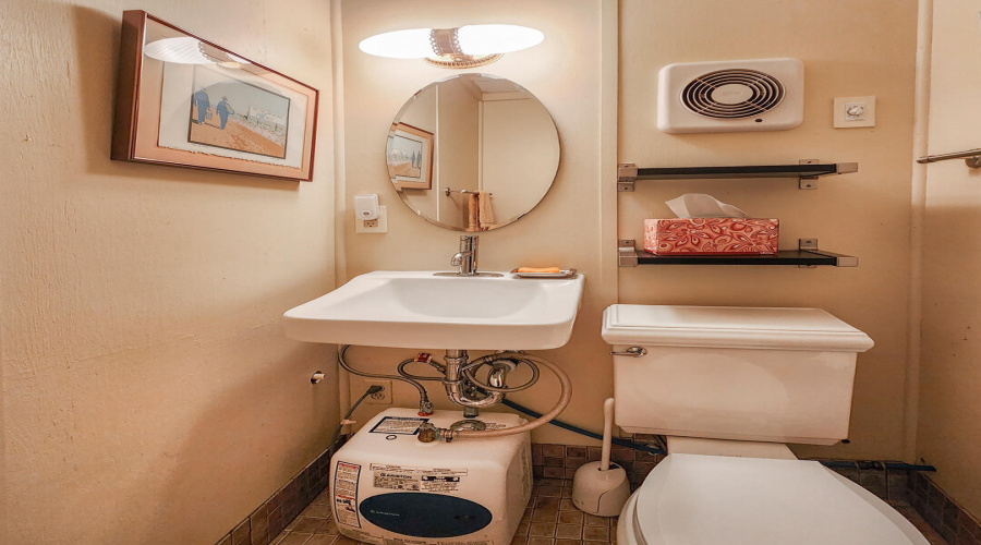 guest 1:2 bath