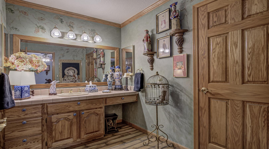 #2 bed enter bath