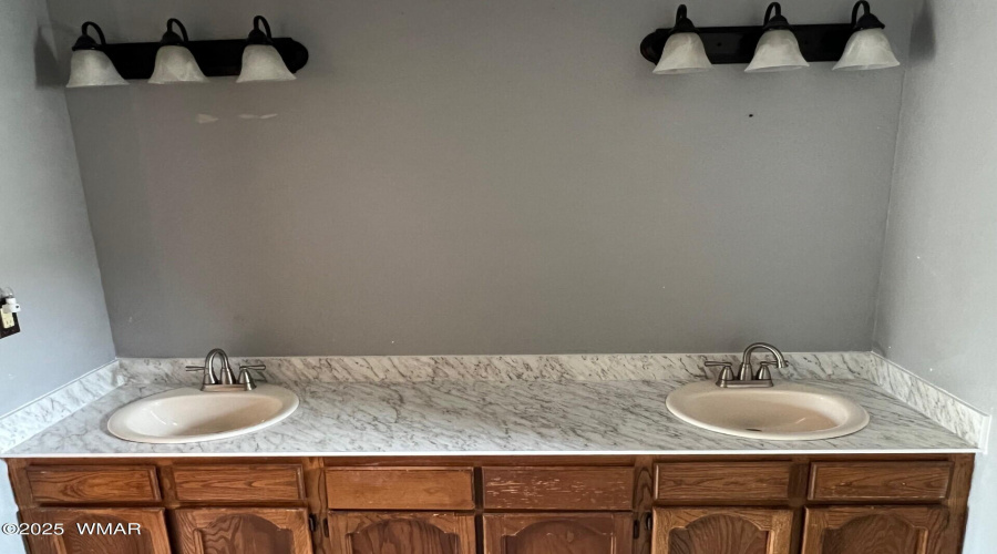 MAIN BATH SINKS