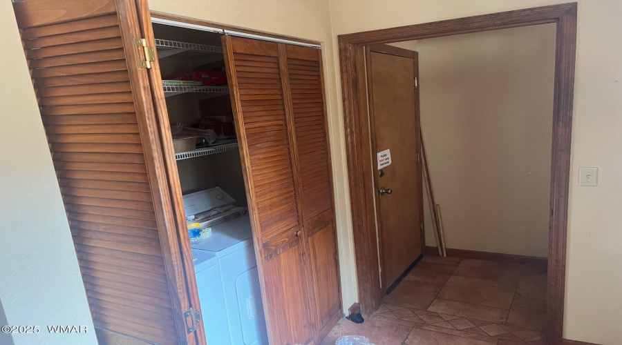 LAUNDRY HALL