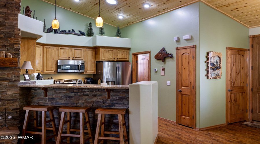 Breakfast Bar/Kitchen
