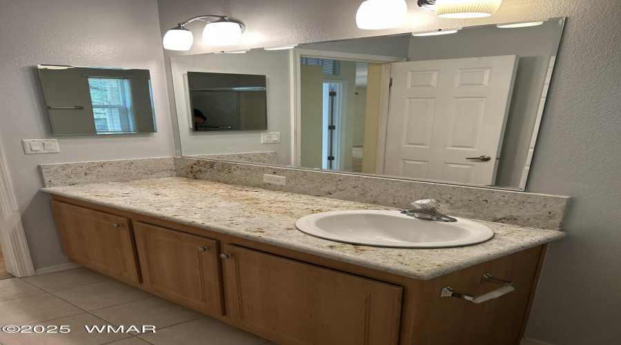 2081 guest bath 3