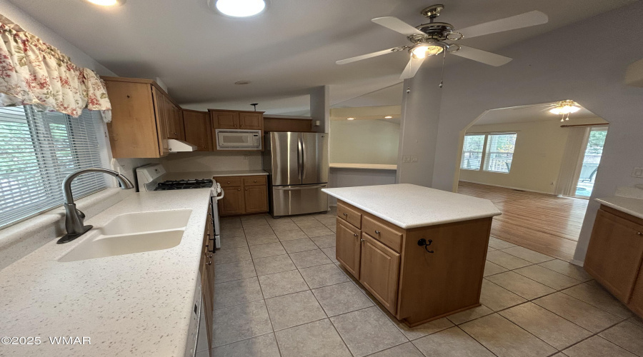 2081 kitchen 1