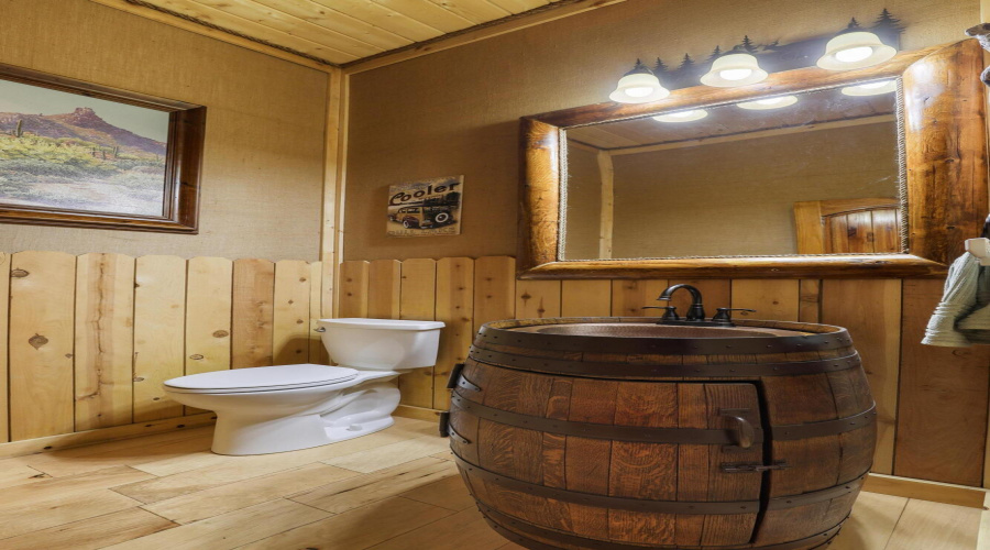 Guest 1/2 bath