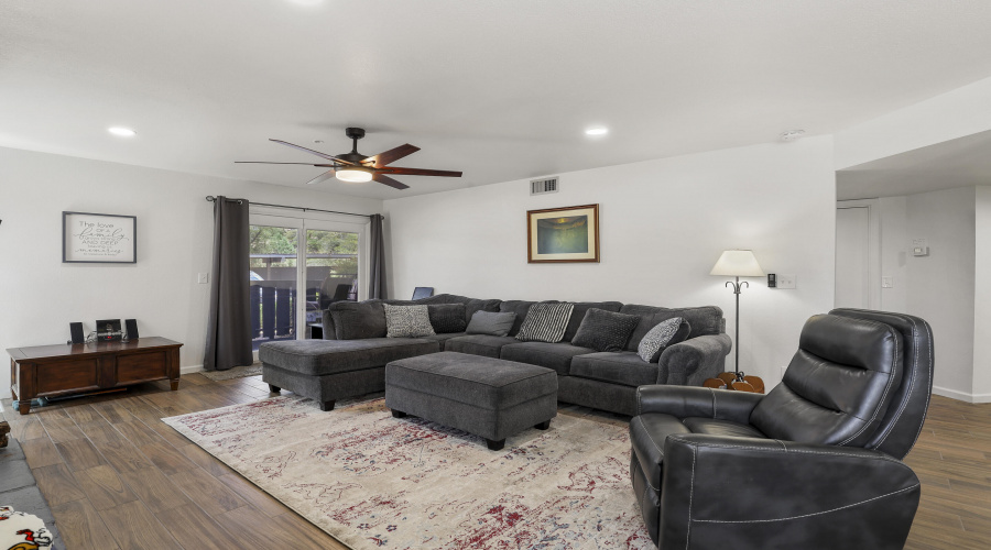 Living Room (2)