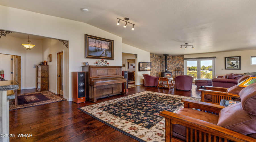 2335VoyagerCir-Overgaard-AZ-20