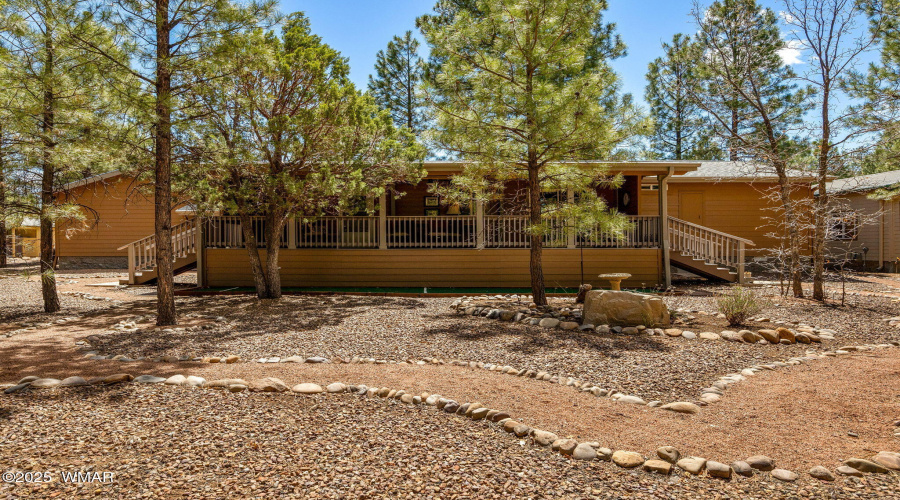 Covered Deck made to entertain
