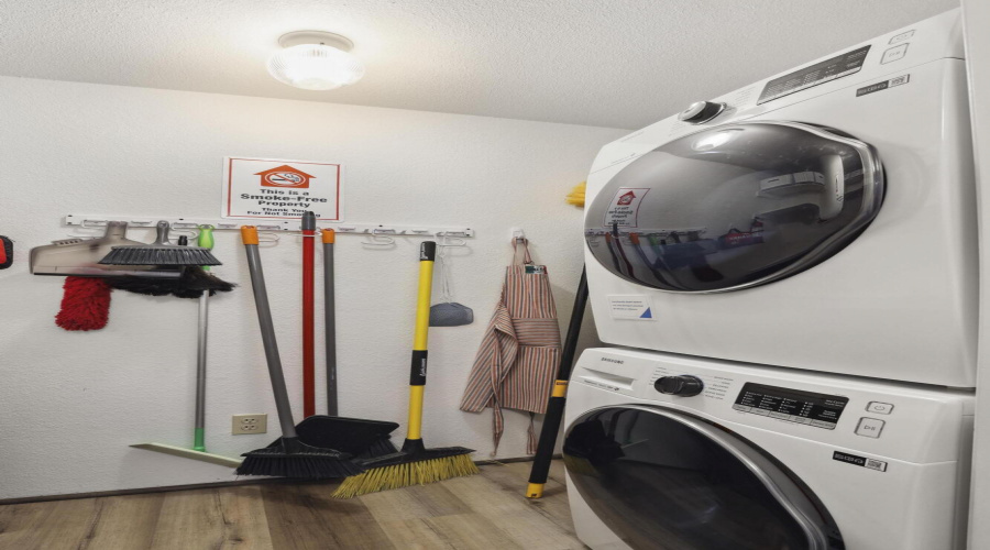 Walk in Pantry/Laundry