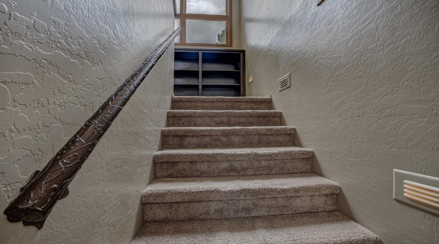 Stairs to lowe