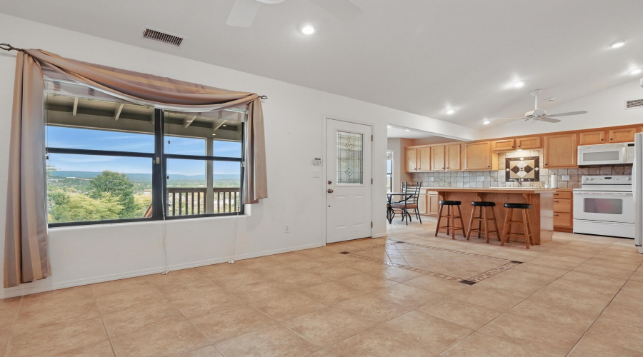LR/Kitchen