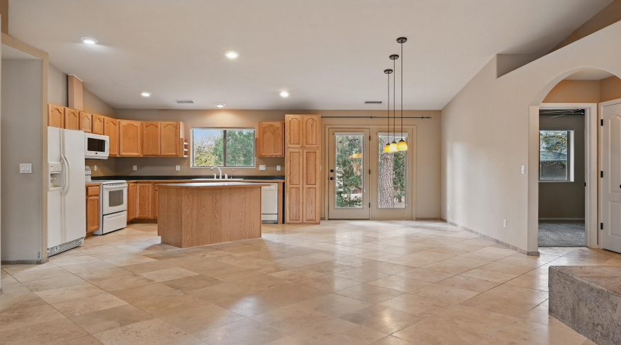 Kitchen / Dining