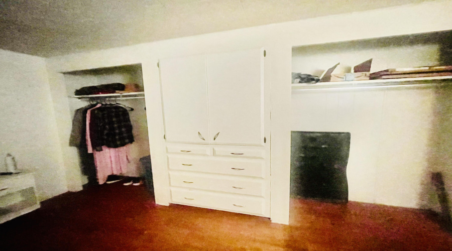 dual closets right