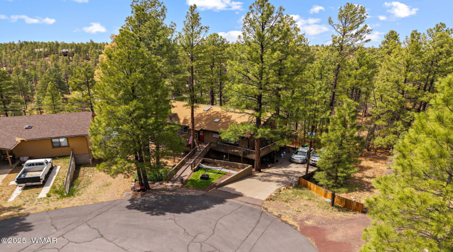 Quiet cul de sac lot overlooking pines