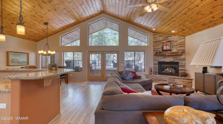 004_Living Area