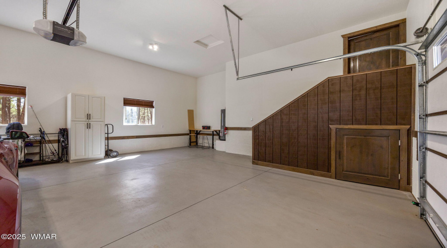 Finished Garage w/storage
