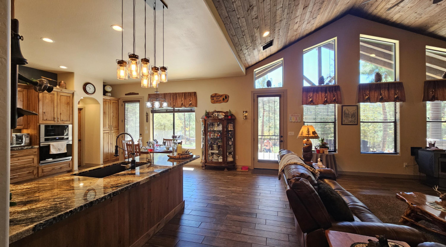 OPEN KITCHEN-FAMILY AREA