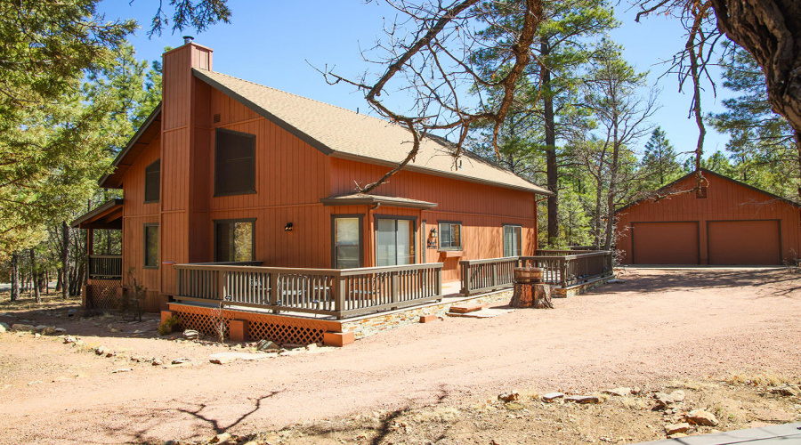 MLS 5002 Horseshoe Dr. Driveway front 51
