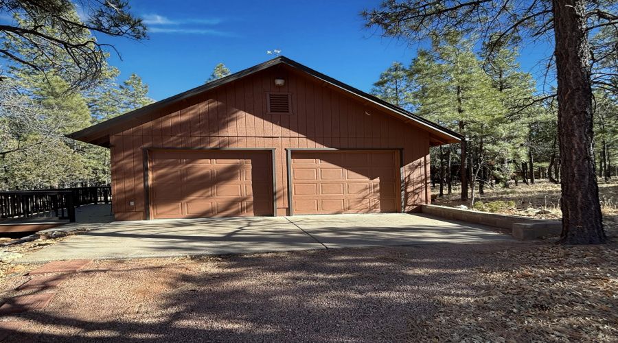 MLS 5002 Horseshoe Dr. DJI GARGE_1200