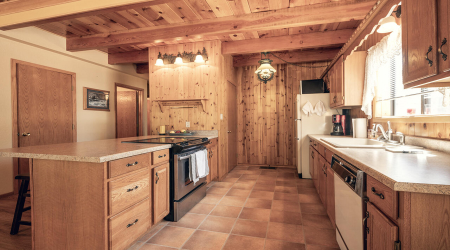 MLS 5002 Horseshoe Dr. Kitchen GREAT 517