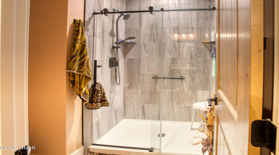 017_Main Suite