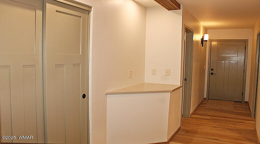 Hallway w/Niche