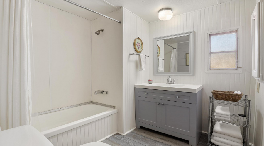 Guest Full Bath