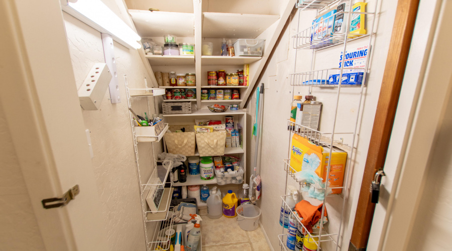 Walk-in Pantry