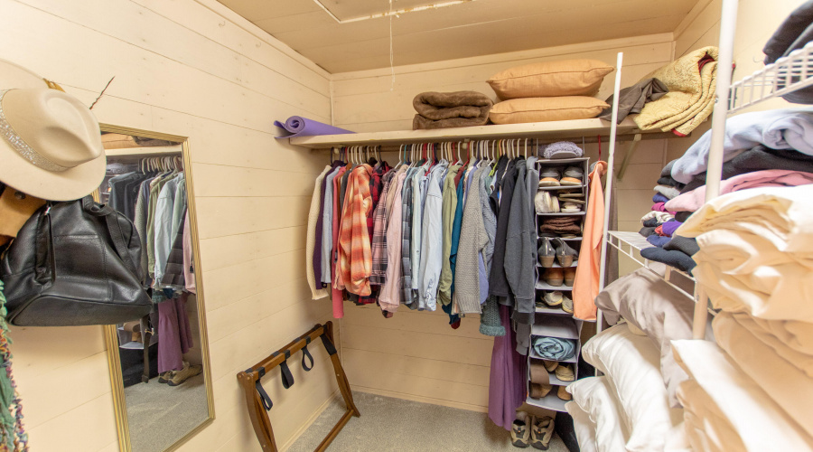 Loft- Walk-in Closet