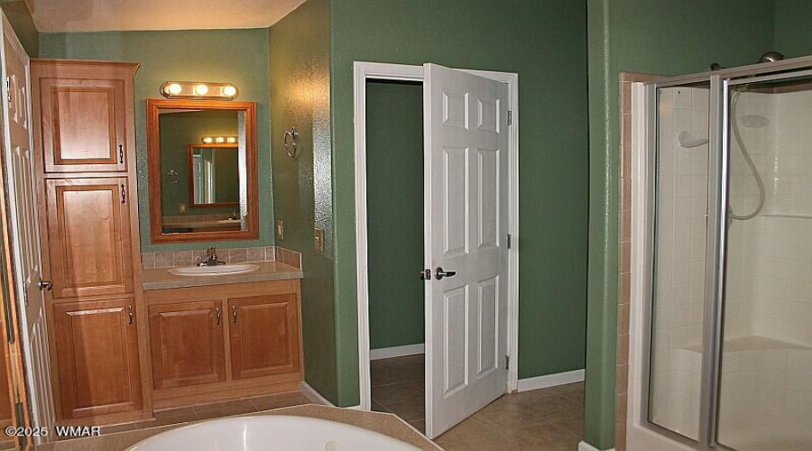 027_Master Bathroom