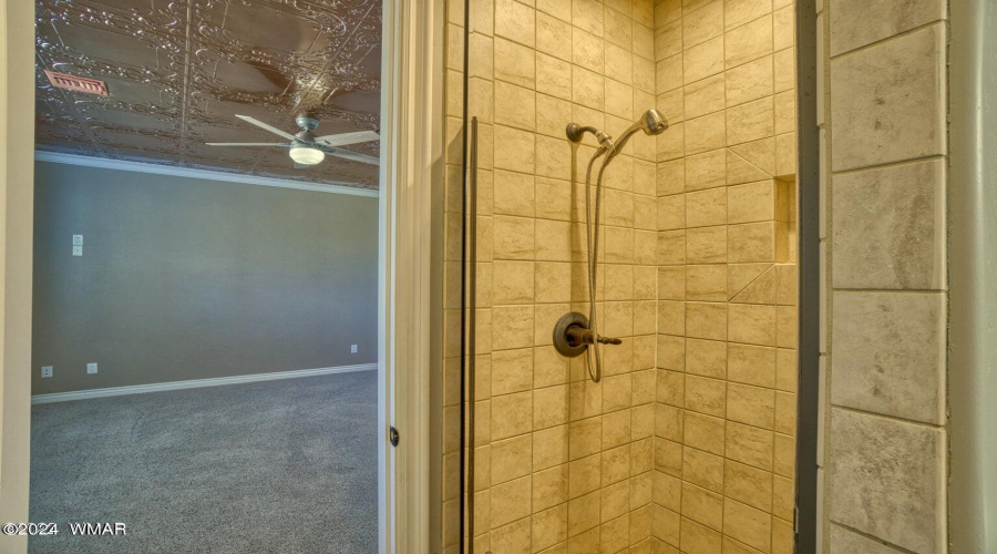 Ensuite Bathroom 1B