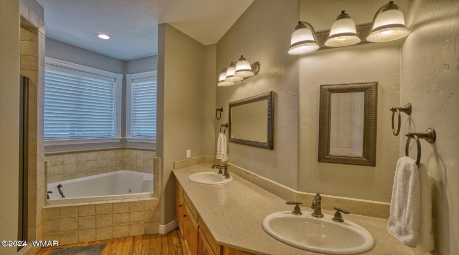 Ensuite Bathroom 3A