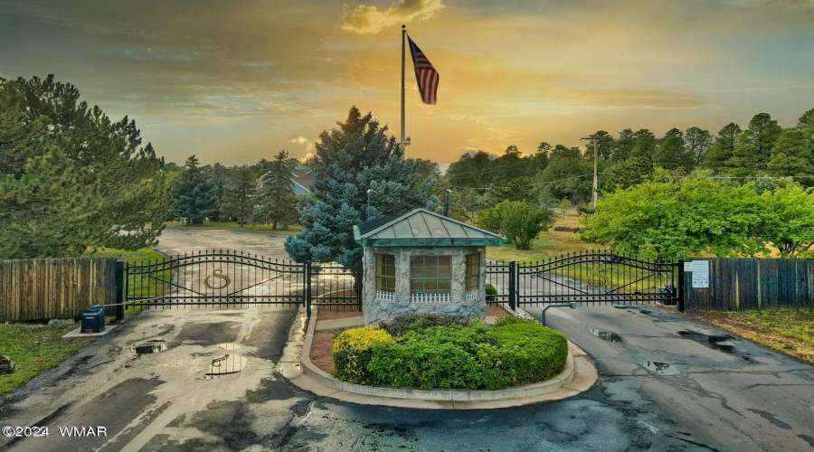 COMMUNITY GATE