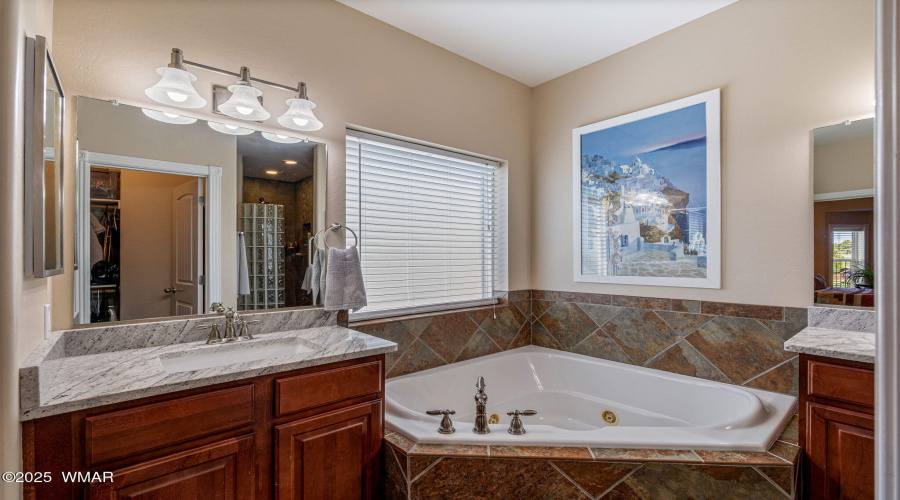 Dual vanities