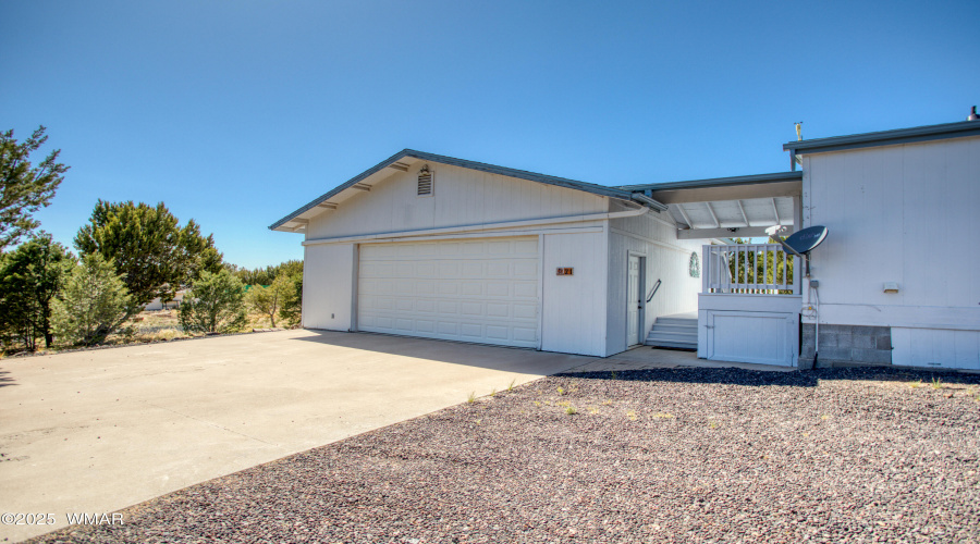 21 CR 3205, Vernon, AZ 85940