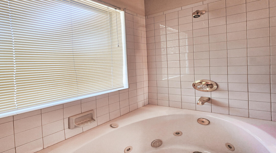 Jacuzzi bathtub