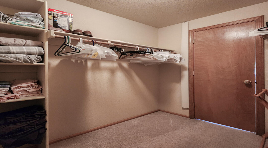 Walk-in Closet