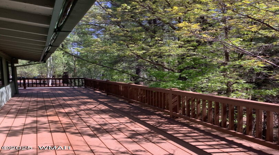 Clubhouse Deck2
