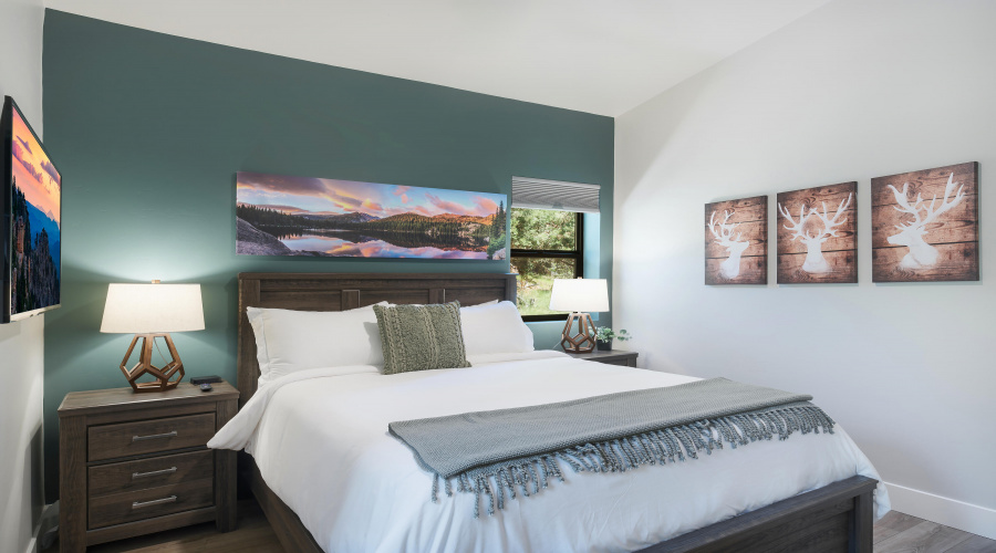 Guest Bed3_Trendy Pine LodgeHR