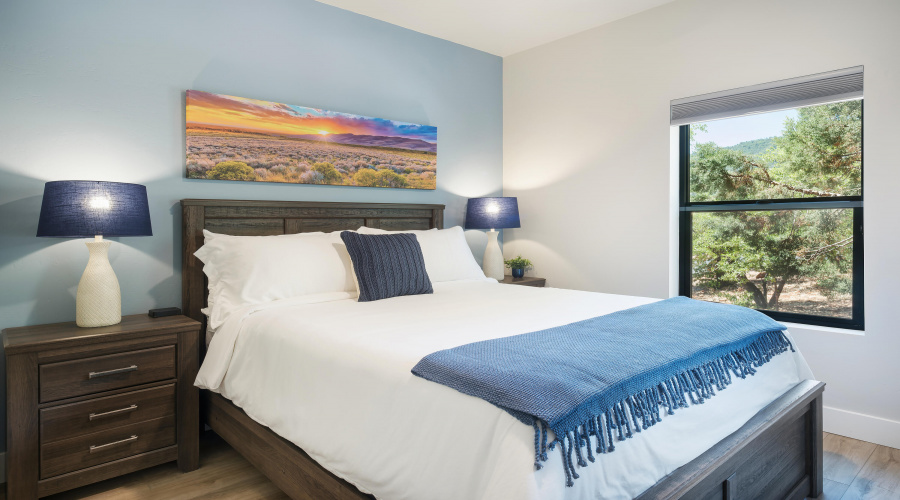 Guest Bed2_Trendy Pine LodgeHR