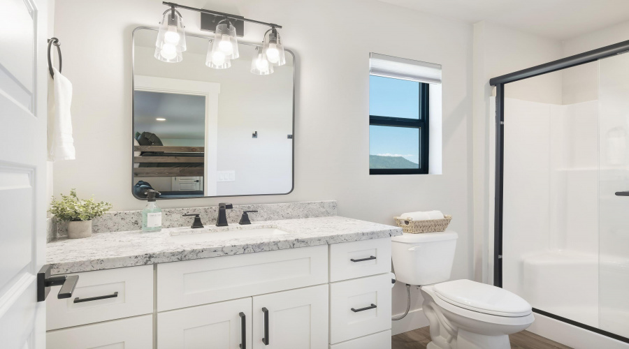 Loft Bath_Trendy Pine LodgeHR
