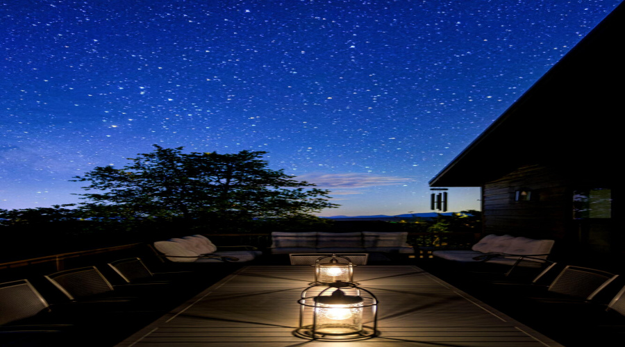 Stars_Trendy Pine Lodge