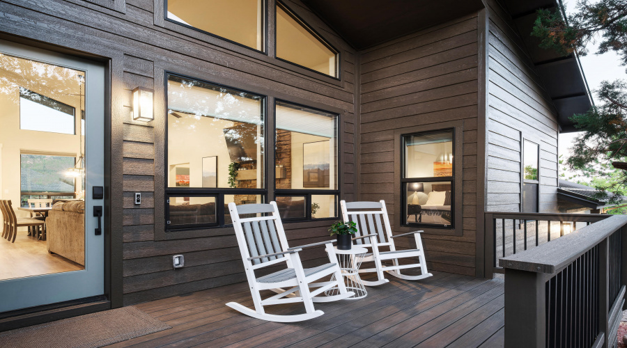 FrontPatio_Trendy Pine LodgeHR
