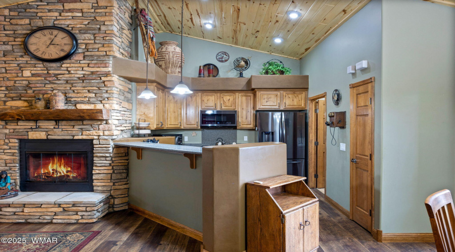 Kitchen with Breakfast Bar