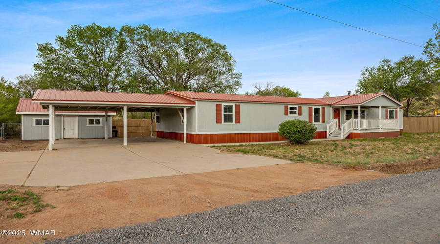 HOUSE WITH LARGE 2 CAR ATTACHED CAR PORT