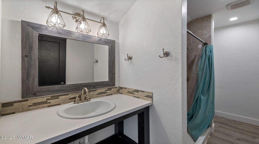 Apartment Full Bath