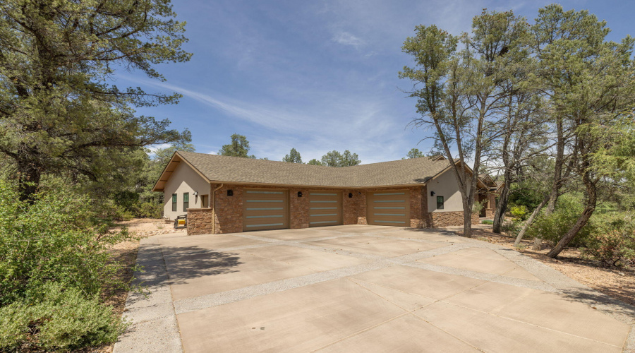 3-web-or-mls-1002 w rock springs circle,