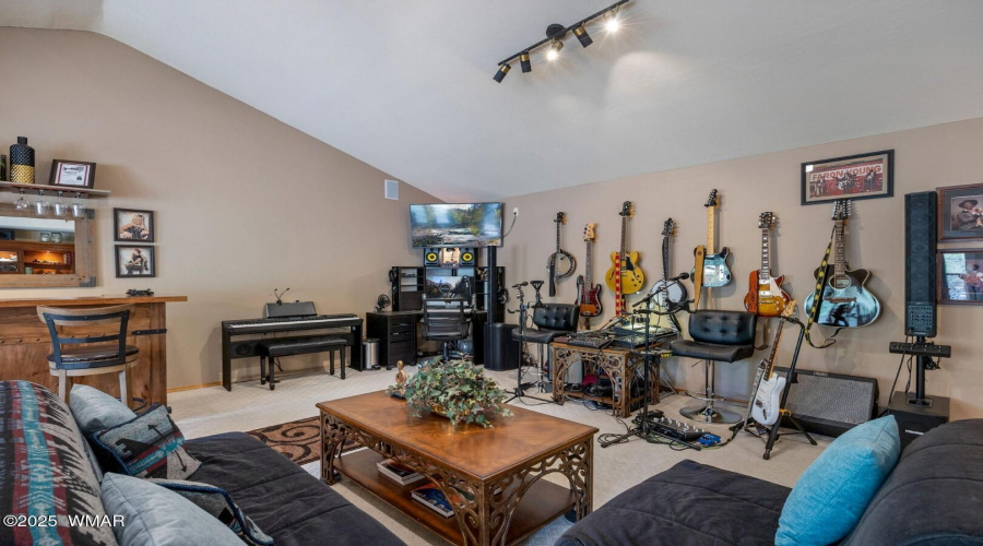 2nd living room/hobby room